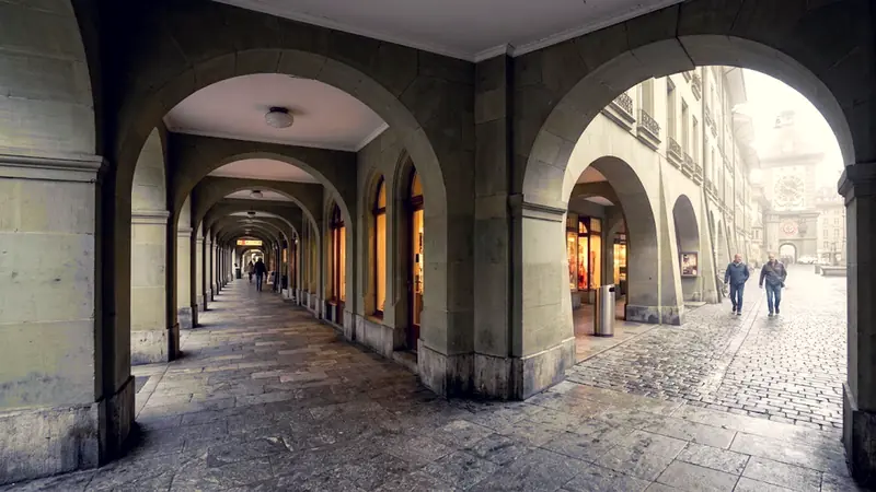 Bern: Die seltsamste Hauptstadt der Welt zwischen UNESCO-Lauben, Geheimbunkern und anarchischer Kultur