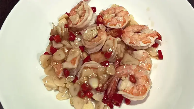 Cuisine Thaïlandaise Authentique : Trois Plats, Trois Actes au Feu Vif