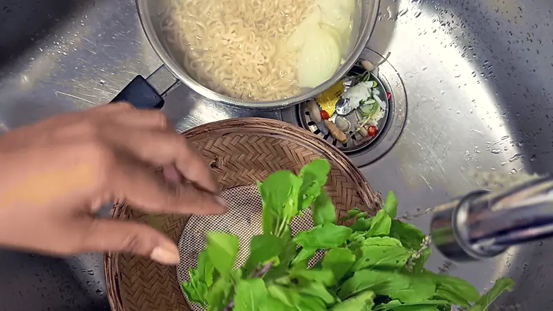 Pad Kra Pao : la recette authentique du poulet au basilic sacré thaïlandais - Foto 2